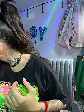 LiliJones  online show from April 15, 2026, 8:20 pm