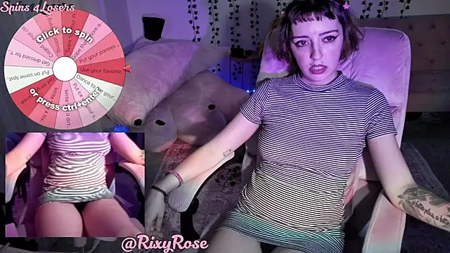 Snapshot of Trixyrose chatting on August 4, 2026, 9:36 am Trixyrose online show from August 4, 2026, 9:36 am