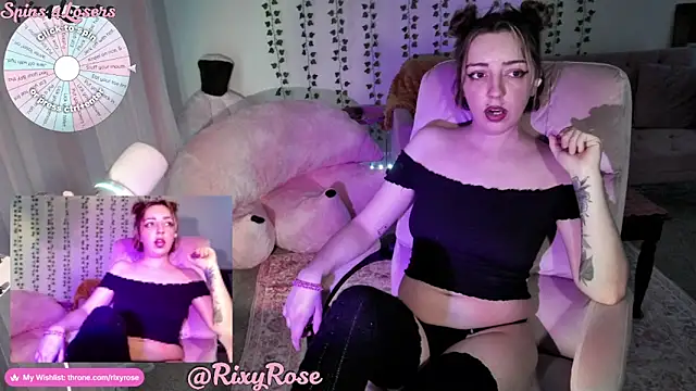Snapshot of Trixyrose chatting on July 19, 2026, 11:40 am Trixyrose online show from July 19, 2026, 11:40 am