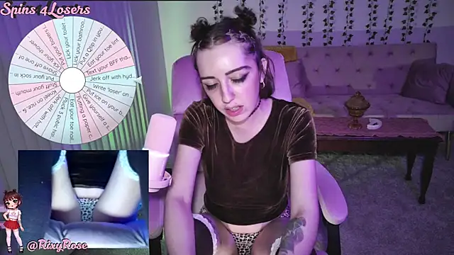 Trixyrose online show from April 13, 2026, 3:32 am