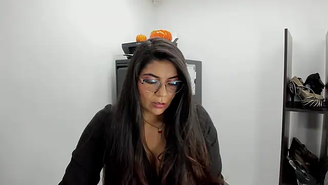 Luna Dumont online show from November 10, 2025, 11:15 am