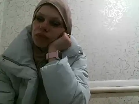 Julie Silver online show from February 26, 2025, 6:37 pm