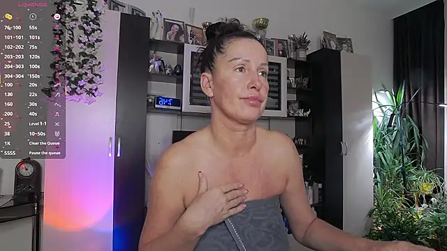 Snapshot of SheilaRyan chatting on February 23, 2026, 4:47 am SheilaRyan online show from February 23, 2026, 4:47 am