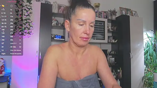 Snapshot of SheilaRyan chatting on January 15, 2026, 4:49 am SheilaRyan online show from January 15, 2026, 4:49 am