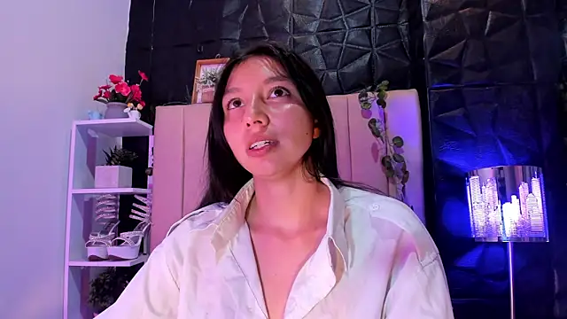 Snapshot of kendall_saenz chatting on December 19, 2025, 10:45 pm kendall saenz online show from December 19, 2025, 10:45 pm