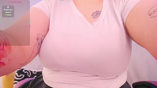 lucie nicolls online show from February 7, 2026, 11:13 pm