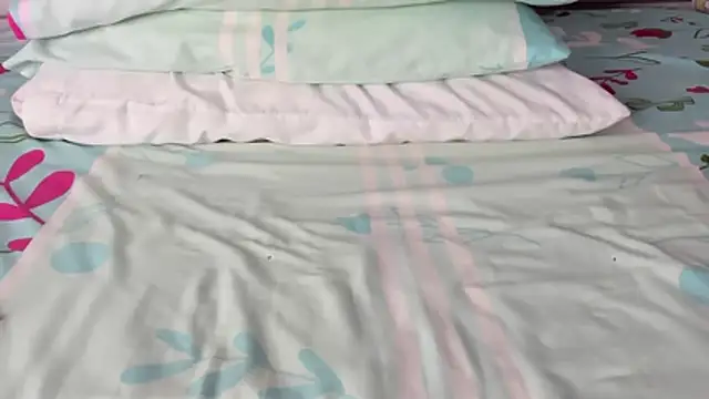 Snapshot of maybelline69 chatting on December 16, 2025, 12:15 am maybelline69 online show from December 16, 2025, 12:15 am