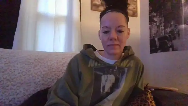 Snapshot of SidneyRaee chatting on November 2, 2025, 3:17 pm SidneyRaee online show from November 2, 2025, 3:17 pm