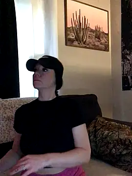 Snapshot of SidneyRaee chatting on October 7, 2025, 3:57 pm SidneyRaee online show from October 7, 2025, 3:57 pm