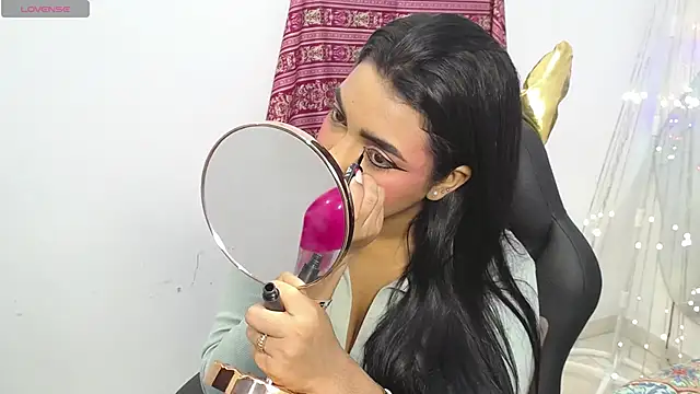 lakshmiraniii online show from November 18, 2025, 11:46 am