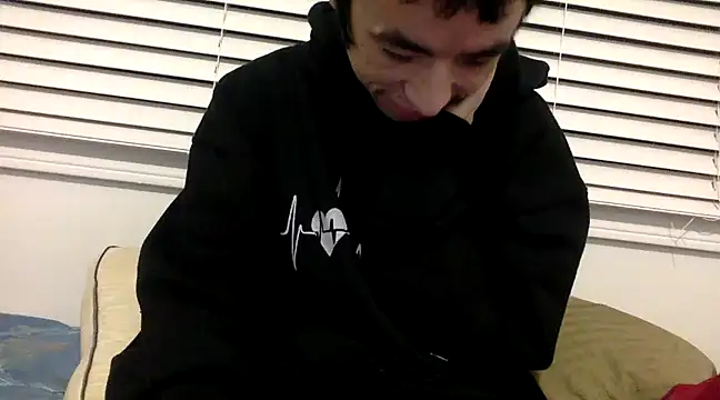 Snapshot of lilboygonewild chatting on March 3, 2025, 1:34 pm lilboygonewild online show from March 3, 2025, 1:34 pm