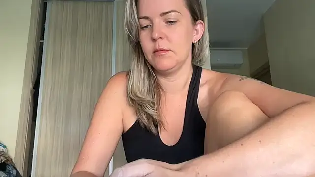 naughtyhollyxxxx online show from September 30, 2025, 9:26 am