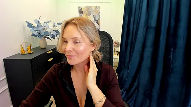 Snapshot of Sinty_Devis chatting on October 7, 2025, 11:44 am Sinty Devis online show from October 7, 2025, 11:44 am