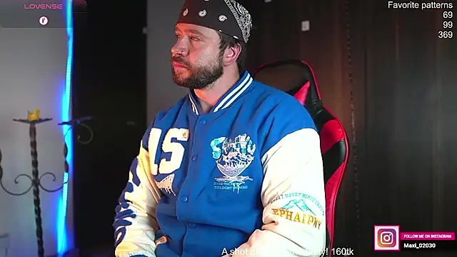 Snapshot of just_maxii chatting on February 17, 2026, 10:29 pm just maxii online show from February 17, 2026, 10:29 pm