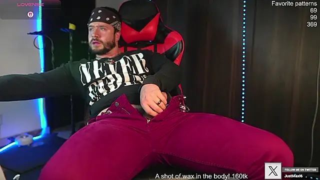 Snapshot of just_maxii chatting on February 3, 2026, 2:53 am just maxii online show from February 3, 2026, 2:53 am