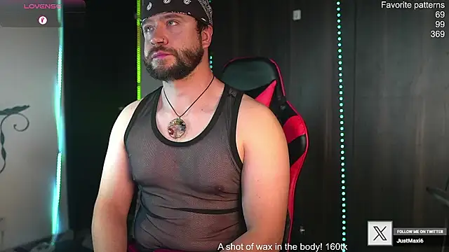 Snapshot of just_maxii chatting on February 19, 2026, 6:49 pm just maxii online show from February 19, 2026, 6:49 pm