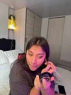 Snapshot of Nina-Eros1 chatting on May 25, 2026, 5:44 pm Nina-Eros1 online show from May 25, 2026, 5:44 pm