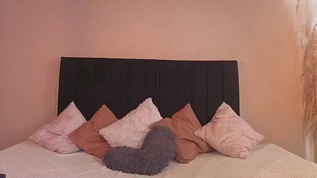 kassandra james online show from December 15, 2025, 1:17 pm