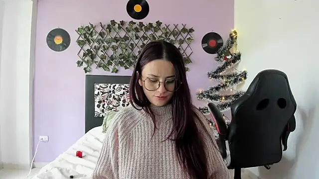 kassandra james online show from January 2, 2025, 2:24 pm