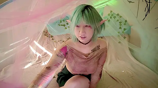 Snapshot of Akemilun chatting on October 23, 2025, 8:24 am Akemilun online show from October 23, 2025, 8:24 am