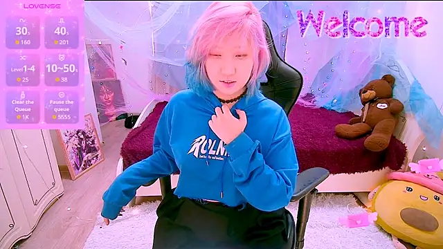 Snapshot of Akemilun chatting on November 19, 2025, 10:15 am Akemilun online show from November 19, 2025, 10:15 am