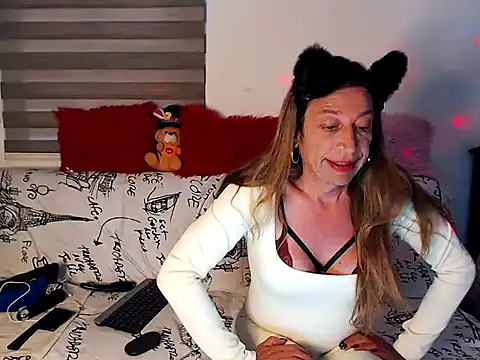 Snapshot of Gikitrans76 chatting on May 12, 2026, 10:49 pm Gikitrans76 online show from May 12, 2026, 10:49 pm