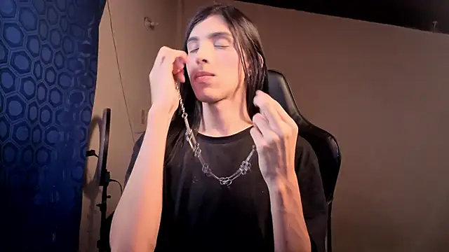 angelitofemboy online show from April 3, 2026, 4:24 pm