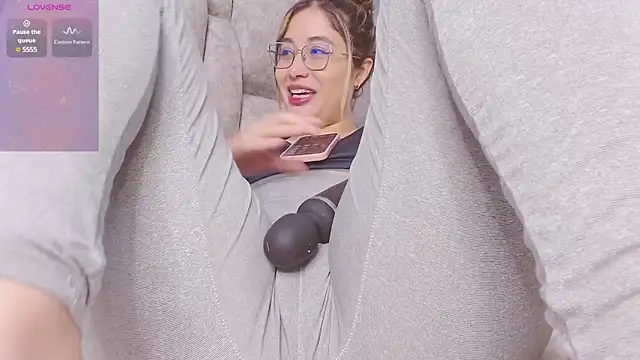 Snapshot of ErinhYoung chatting on January 22, 2025, 2:35 pm ErinhYoung online show from January 22, 2025, 2:35 pm