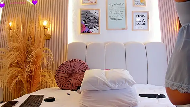 Snapshot of carolriveraa_ chatting on September 23, 2025, 8:49 pm carolriveraa online show from September 23, 2025, 8:49 pm