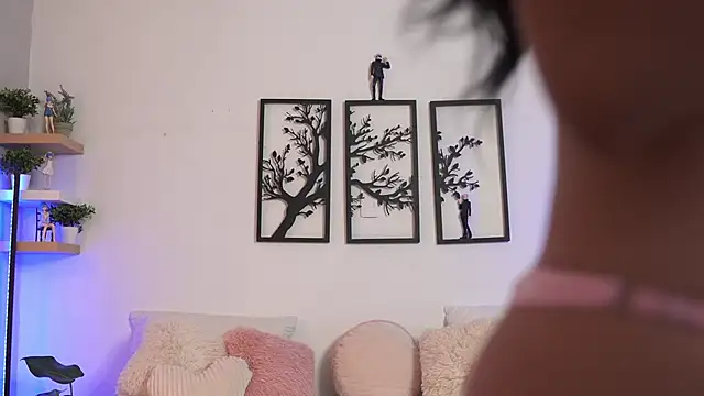 sofi crush online show from March 15, 2025, 6:32 pm