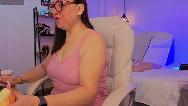 lady nylon  online show from November 8, 2025, 11:25 am