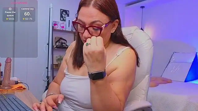 Snapshot of lady_nylon_ chatting on September 23, 2025, 12:01 pm lady nylon  online show from September 23, 2025, 12:01 pm