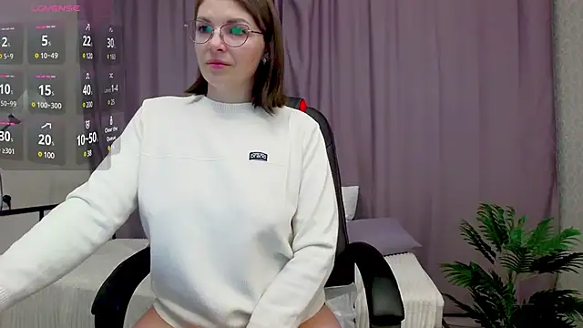 Camelia Lillie online show from February 19, 2025, 1:18 am