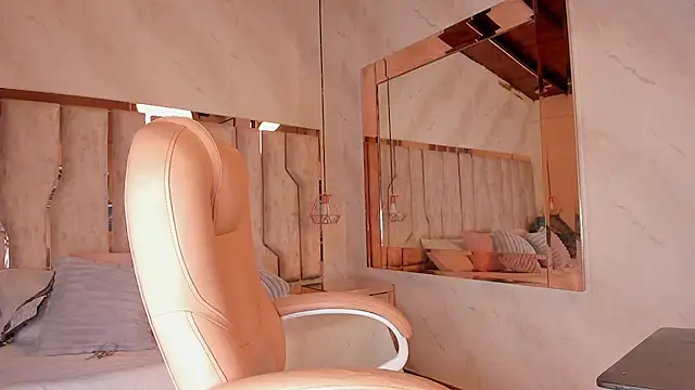 ari monet online show from September 27, 2025, 11:38 am