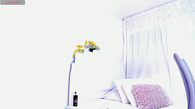 Snapshot of RoxannaBlanche chatting on March 15, 2025, 11:08 am RoxannaBlanche online show from March 15, 2025, 11:08 am