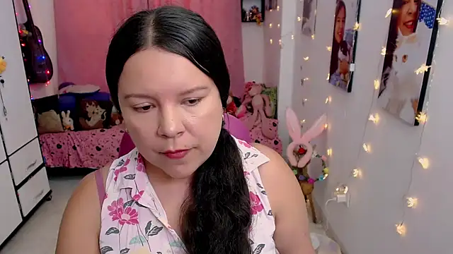 claryssa  online show from April 15, 2026, 7:58 pm