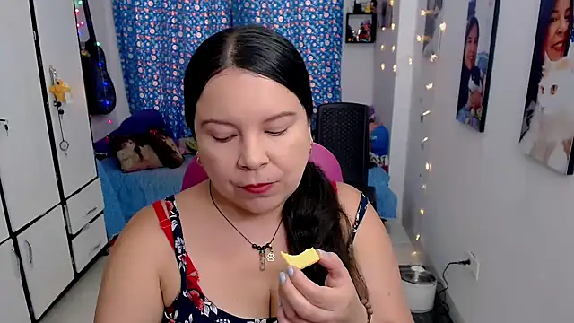 Snapshot of claryssa_ chatting on October 2, 2025, 8:01 pm claryssa online show from October 2, 2025, 8:01 pm