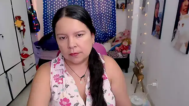 claryssa  online show from February 5, 2026, 7:53 pm