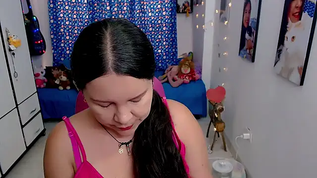 claryssa  online show from March 3, 2026, 8:27 pm