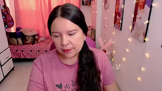 claryssa  online show from April 8, 2026, 7:48 pm