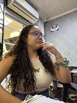 Snapshot of CurlyGirl_1 chatting on February 5, 2025, 1:33 pm CurlyGirl 1 online show from February 5, 2025, 1:33 pm
