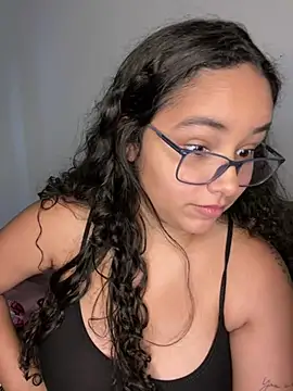 Snapshot of CurlyGirl_1 chatting on January 25, 2025, 7:18 pm CurlyGirl 1 online show from January 25, 2025, 7:18 pm