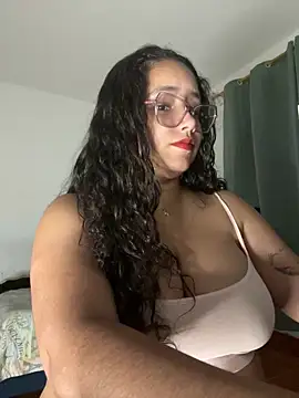 Snapshot of CurlyGirl_1 chatting on October 21, 2025, 9:03 pm CurlyGirl 1 online show from October 21, 2025, 9:03 pm