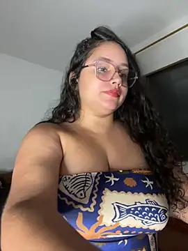 Snapshot of CurlyGirl_1 chatting on November 4, 2025, 2:15 am CurlyGirl 1 online show from November 4, 2025, 2:15 am