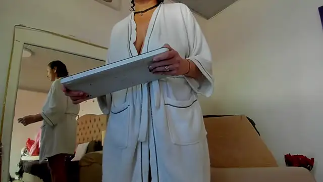 Snapshot of SheraHadee chatting on October 6, 2025, 7:36 pm SheraHadee online show from October 6, 2025, 7:36 pm