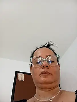 Snapshot of Eunice73 chatting on December 9, 2024, 12:23 am Eunice73 online show from December 9, 2024, 12:23 am