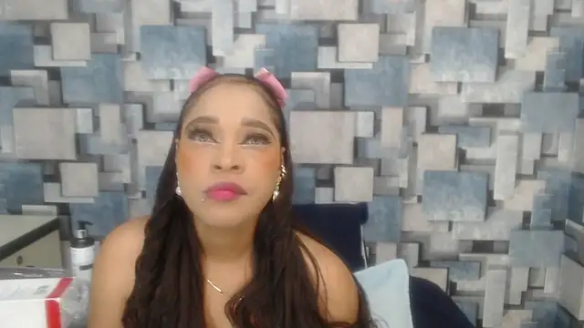 Snapshot of angel_dthroatt chatting on December 21, 2025, 12:18 pm angel dthroatt online show from December 21, 2025, 12:18 pm