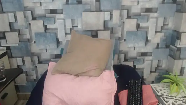 Snapshot of angel_dthroatt chatting on January 7, 2026, 12:10 pm angel dthroatt online show from January 7, 2026, 12:10 pm