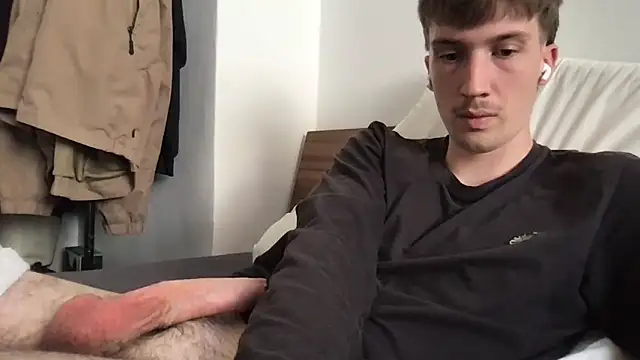 Snapshot of hungandfun05 chatting on October 8, 2025, 1:56 pm hungandfun05 online show from October 8, 2025, 1:56 pm