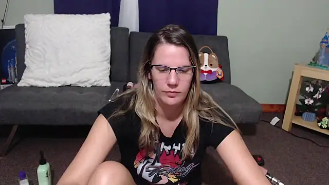 Sarahtineke online show from October 5, 2025, 10:55 pm